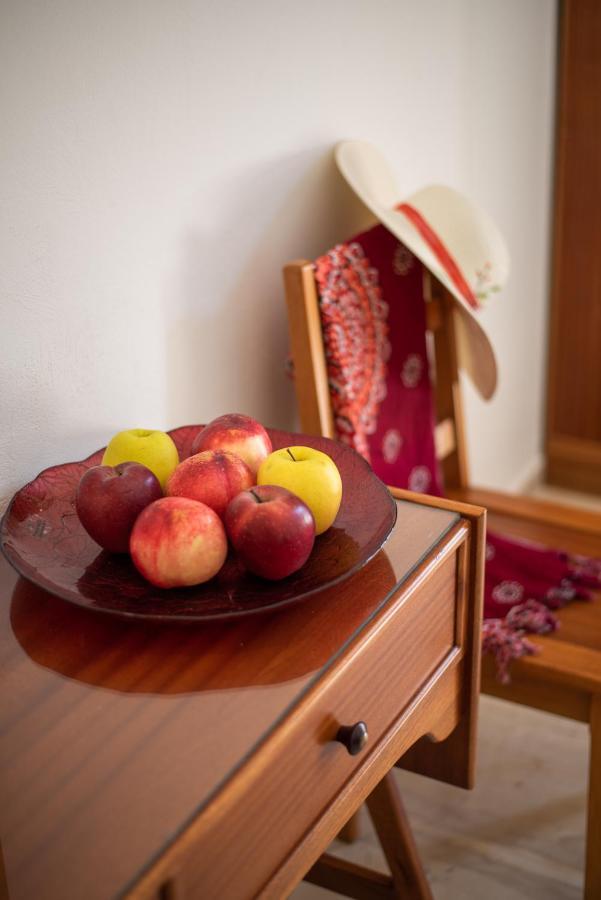 Almira Inn Иос Экстерьер фото